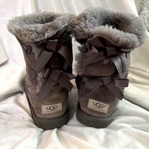Uggs Grey Good Condition Barely Worn